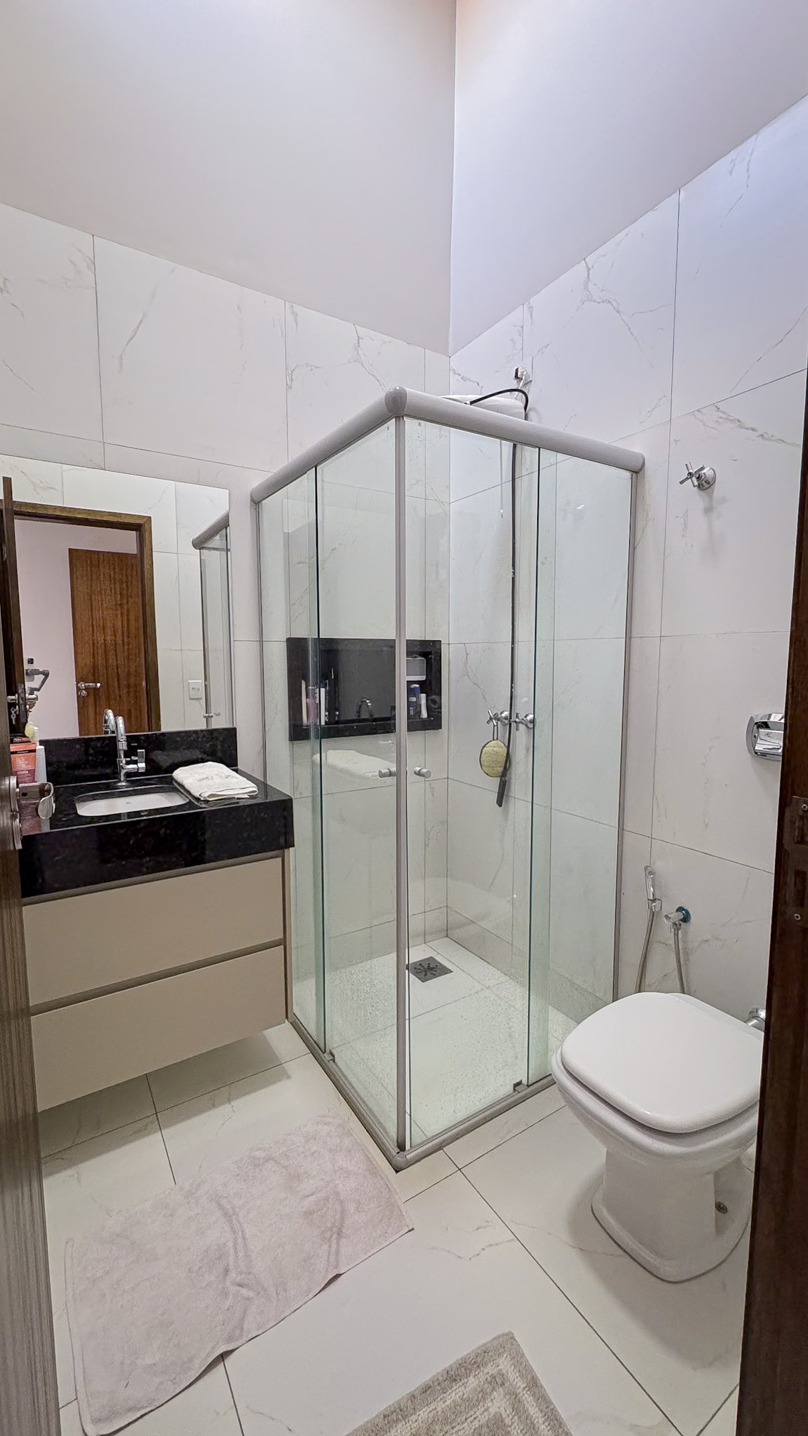 Linda casa à venda com 2 dormitórios