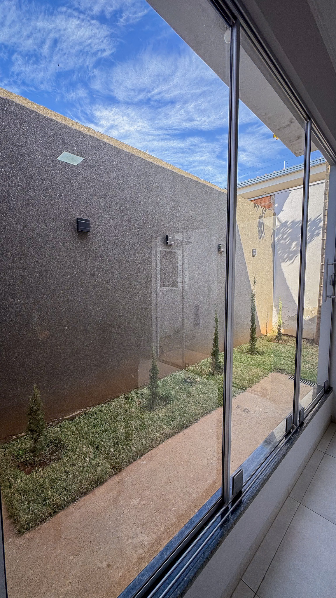 Linda casa à venda com 2 dormitórios