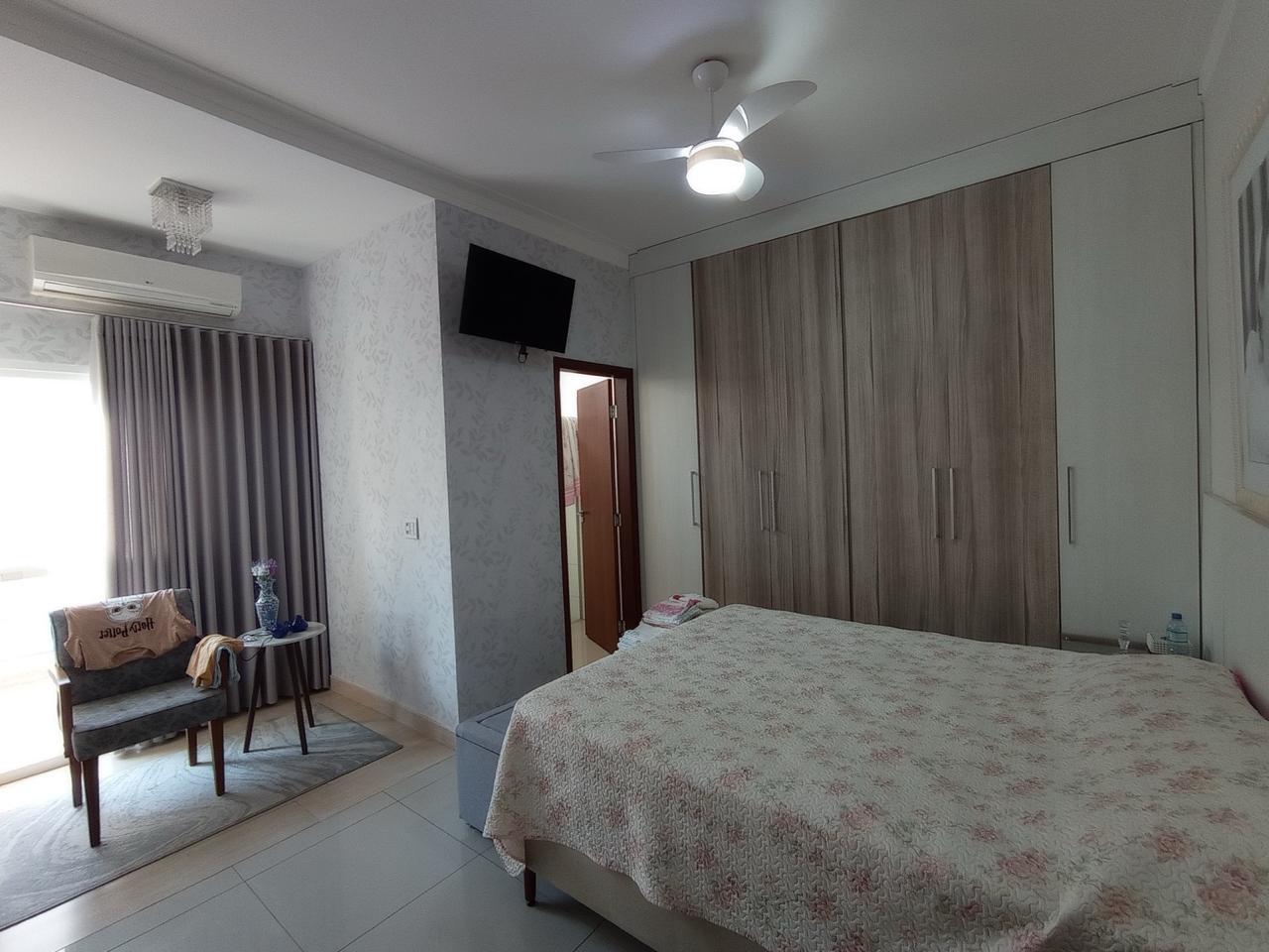 Casa com piscina no Sebastião de Moraes