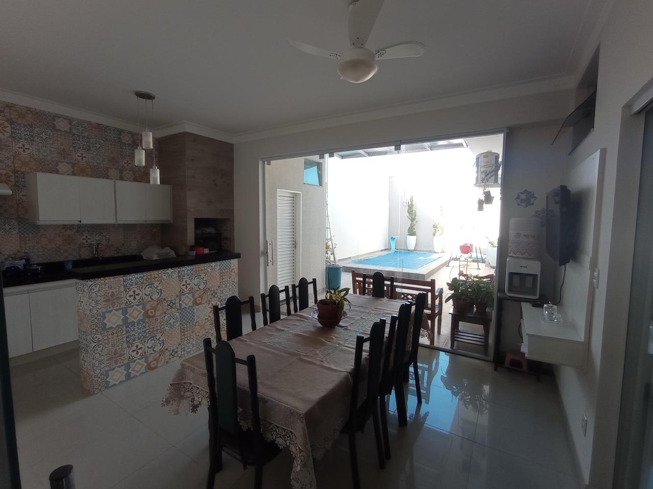 Casa com piscina no Sebastião de Moraes