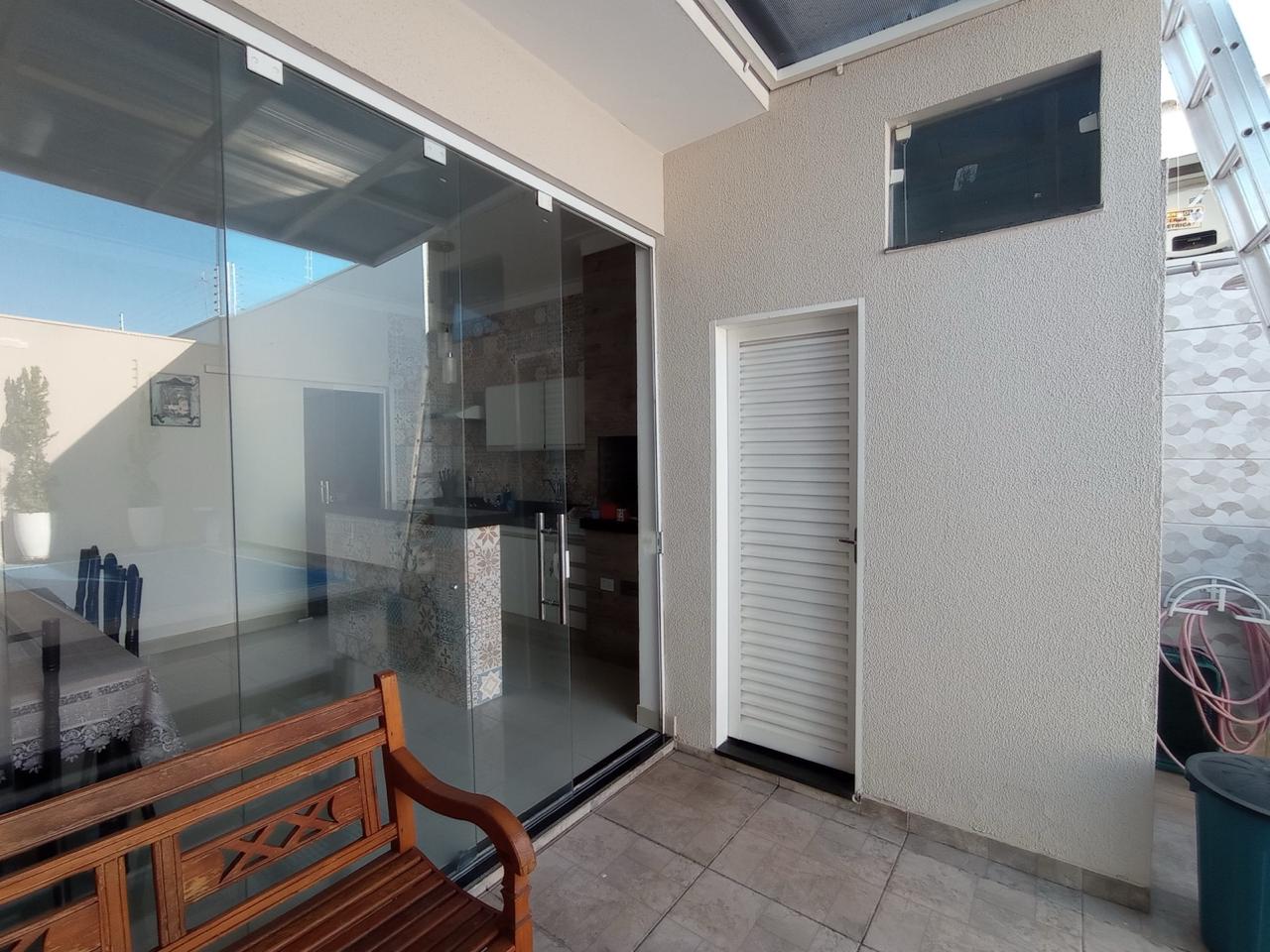 Casa com piscina no Sebastião de Moraes