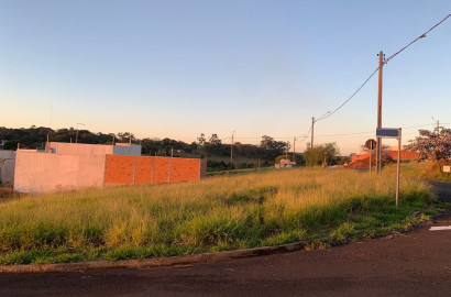 Meio Terreno no Jardim Europa em Catanduva-SP!