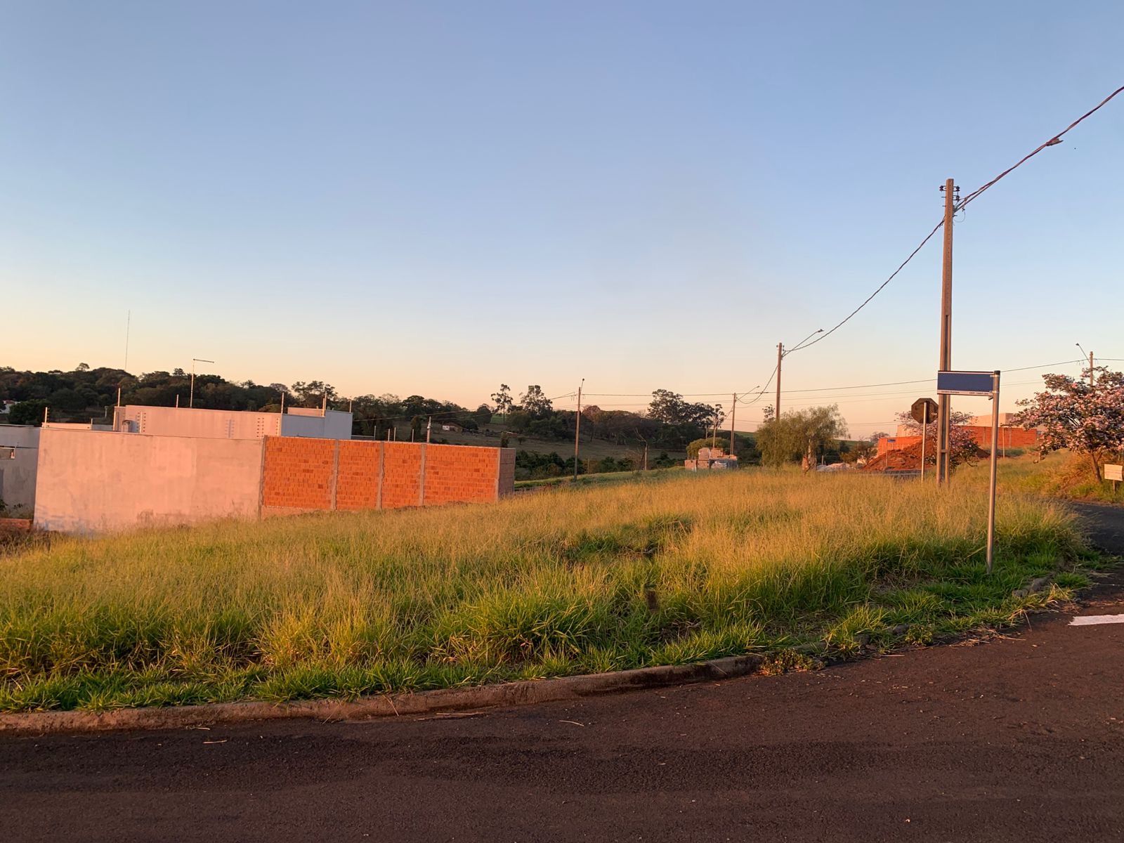 Meio Terreno no Jardim Europa em Catanduva-SP!
