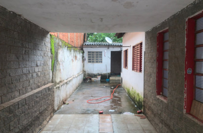 Casa à venda com edícula e ponto comercial no São Domingos!